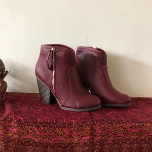 🟡2/$20 Burgundy J.C. Zipper Booties